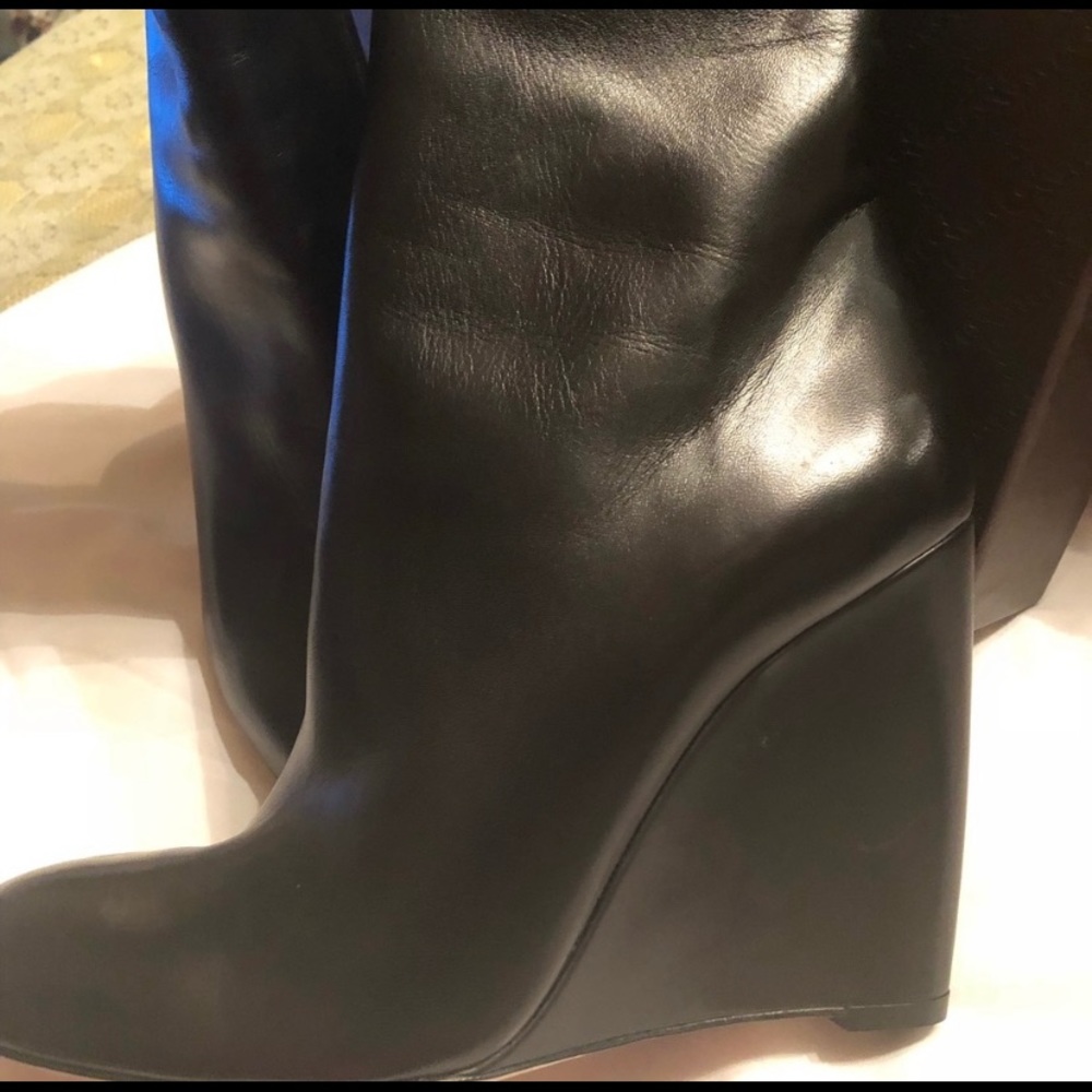 Gucci Ankle Boots with Wedge Heel: Like new.